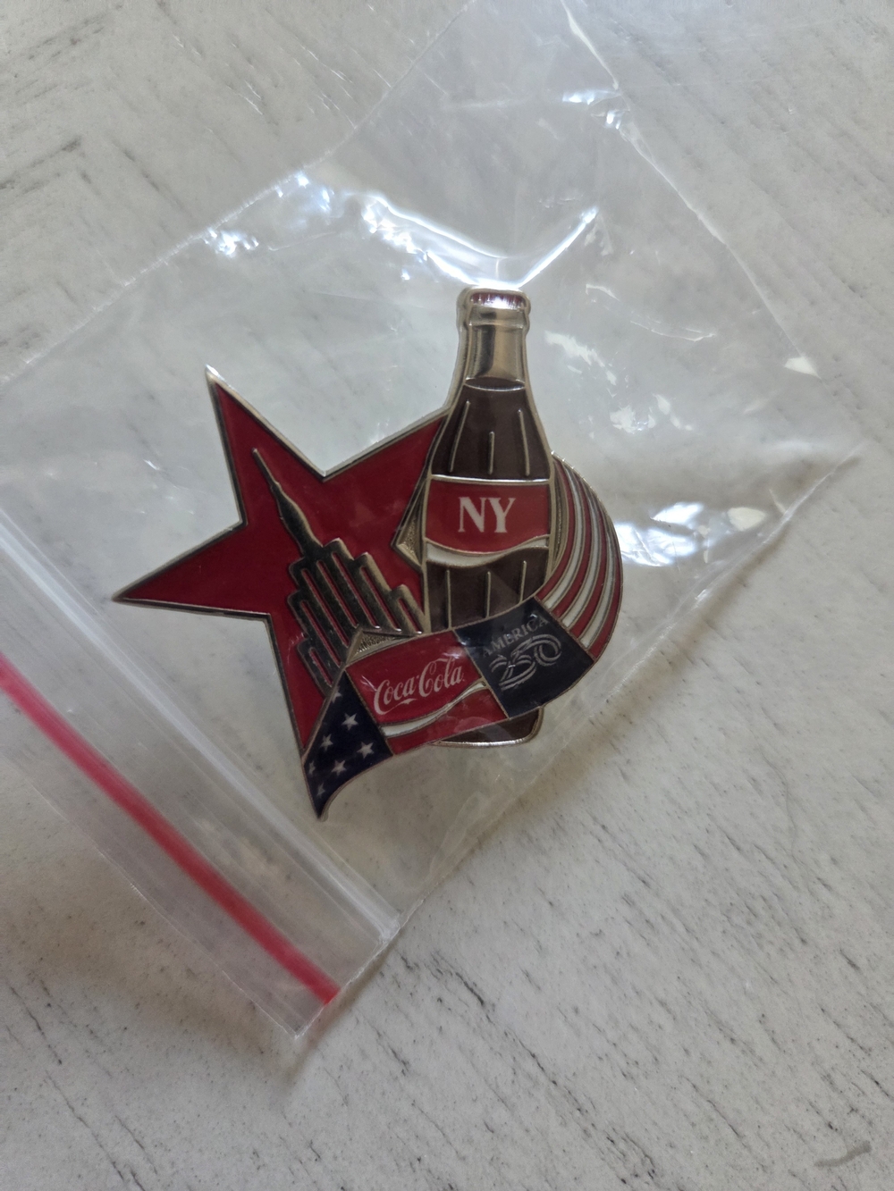 Coca-Cola Bottle Pin America 250 New York, Brand New


Brand new in sealed bag